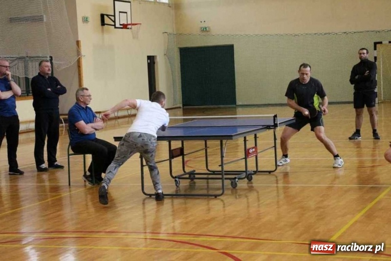 Zdjęcie w galerii na portalu naszraciborz.pl: Oldboje z gminy Kornowac rozegrali turniej tenisa stołowego wiadomości z regionu
