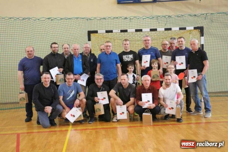 Zdjęcie w galerii na portalu naszraciborz.pl: Oldboje z gminy Kornowac rozegrali turniej tenisa stołowego wiadomości z regionu