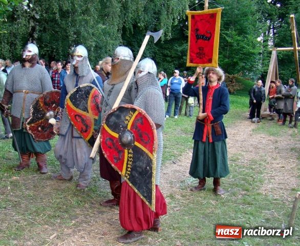 Zdjęcie w galerii na portalu naszraciborz.pl: Średniowieczny gród na Zamkowej wiadomości z regionu