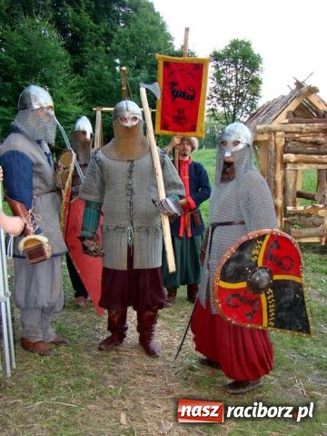 Zdjęcie w galerii na portalu naszraciborz.pl: Średniowieczny gród na Zamkowej wiadomości z regionu