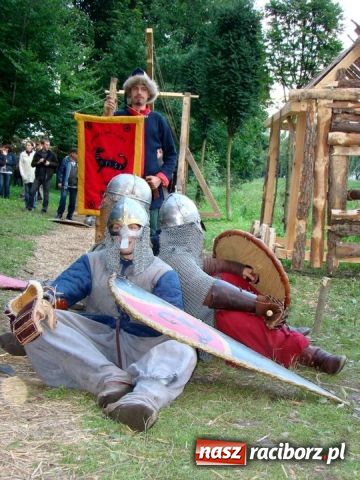 Zdjęcie w galerii na portalu naszraciborz.pl: Średniowieczny gród na Zamkowej wiadomości z regionu