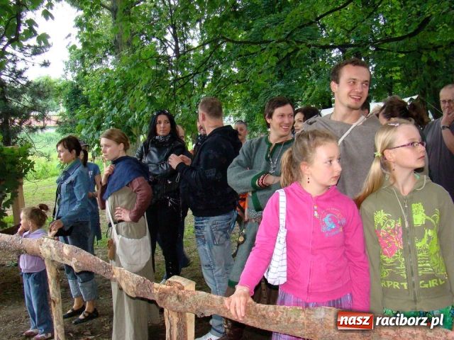 Zdjęcie w galerii na portalu naszraciborz.pl: Średniowieczny gród na Zamkowej wiadomości z regionu