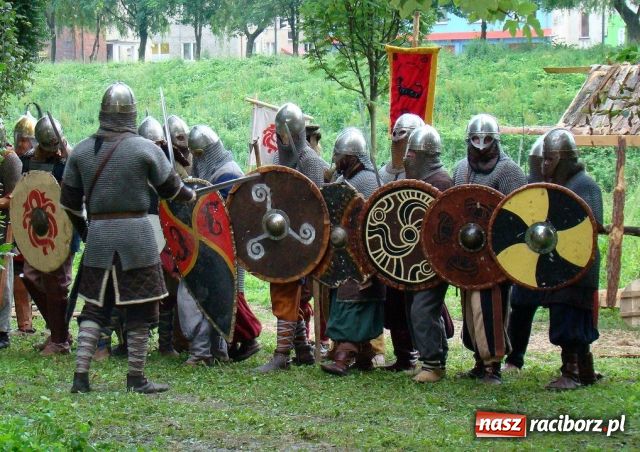 Zdjęcie w galerii na portalu naszraciborz.pl: Średniowieczny gród na Zamkowej wiadomości z regionu