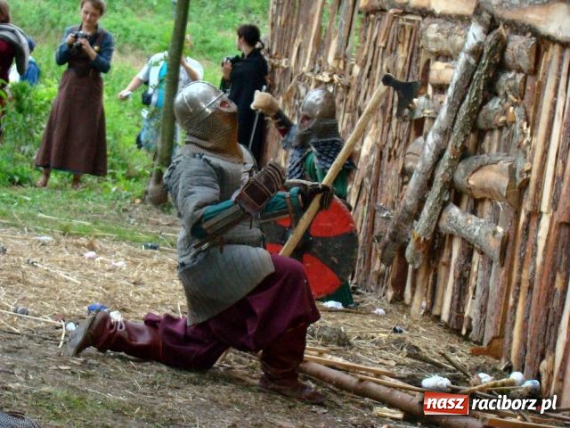 Zdjęcie w galerii na portalu naszraciborz.pl: Średniowieczny gród na Zamkowej wiadomości z regionu