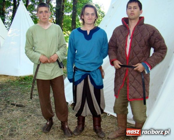 Zdjęcie w galerii na portalu naszraciborz.pl: Średniowieczny gród na Zamkowej wiadomości z regionu