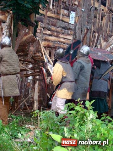 Zdjęcie w galerii na portalu naszraciborz.pl: Średniowieczny gród na Zamkowej wiadomości z regionu