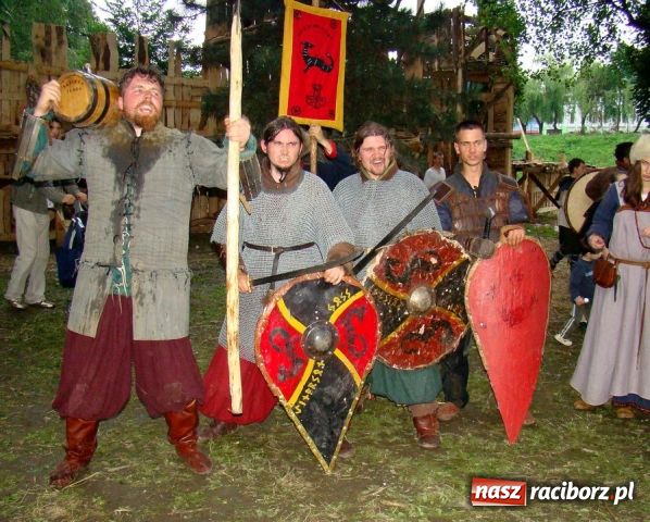 Zdjęcie w galerii na portalu naszraciborz.pl: Średniowieczny gród na Zamkowej wiadomości z regionu