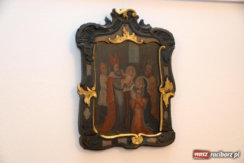 Zdjęcie w galerii na portalu naszraciborz.pl: Chrystus w sztuce ludowej. Wernisaż wystawy w Muzeum  wiadomości z regionu