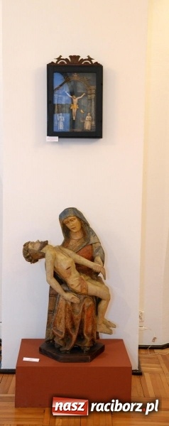 Zdjęcie w galerii na portalu naszraciborz.pl: Chrystus w sztuce ludowej. Wernisaż wystawy w Muzeum  wiadomości z regionu