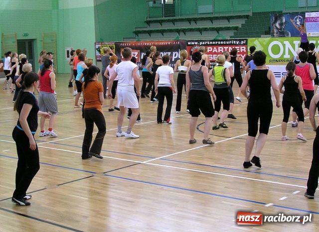 Zdjęcie w galerii na portalu naszraciborz.pl: Pięć godzin fitnessu wiadomości z regionu