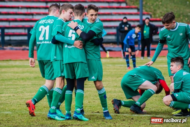 Zdjęcie w galerii na portalu naszraciborz.pl: Nieudana inauguracja trampkarzy raciborskiej Unii wiadomości z regionu