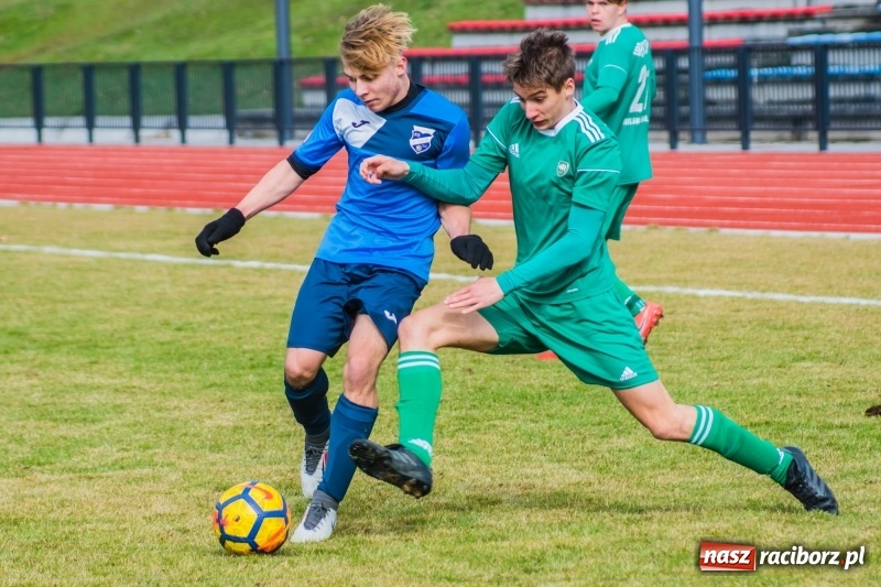 Zdjęcie w galerii na portalu naszraciborz.pl: Nieudana inauguracja trampkarzy raciborskiej Unii wiadomości z regionu