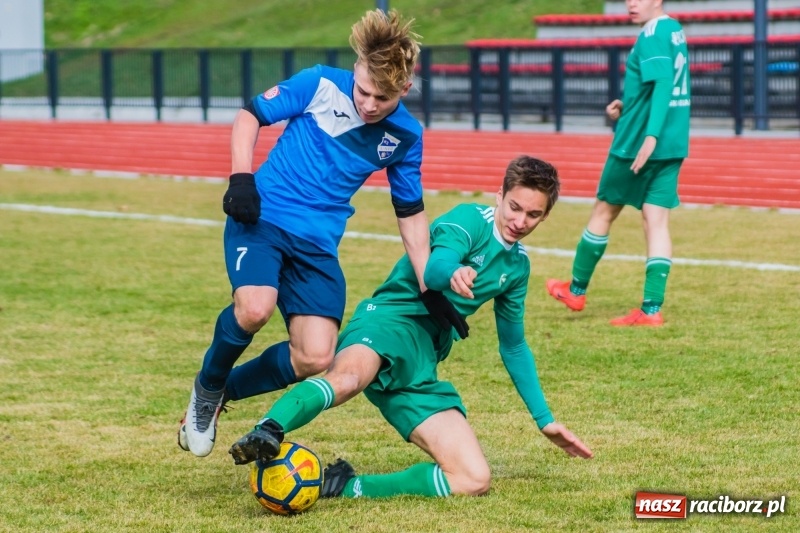 Zdjęcie w galerii na portalu naszraciborz.pl: Nieudana inauguracja trampkarzy raciborskiej Unii wiadomości z regionu