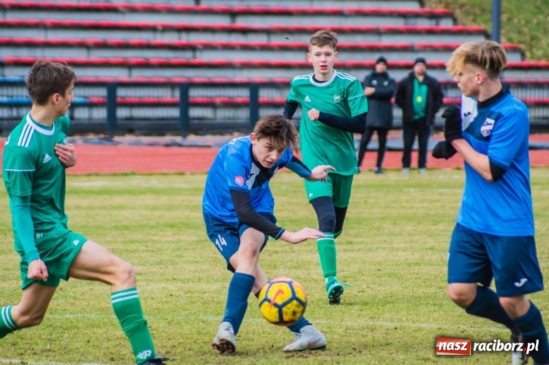 Zdjęcie w galerii na portalu naszraciborz.pl: Nieudana inauguracja trampkarzy raciborskiej Unii wiadomości z regionu