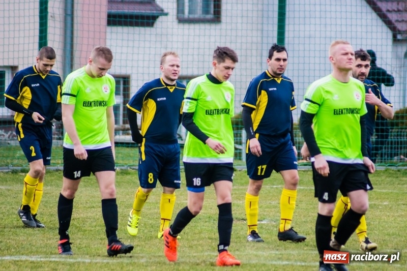 Zdjęcie w galerii na portalu naszraciborz.pl: Osiem do zera, Krzanowice żegnają outsidera wiadomości z regionu