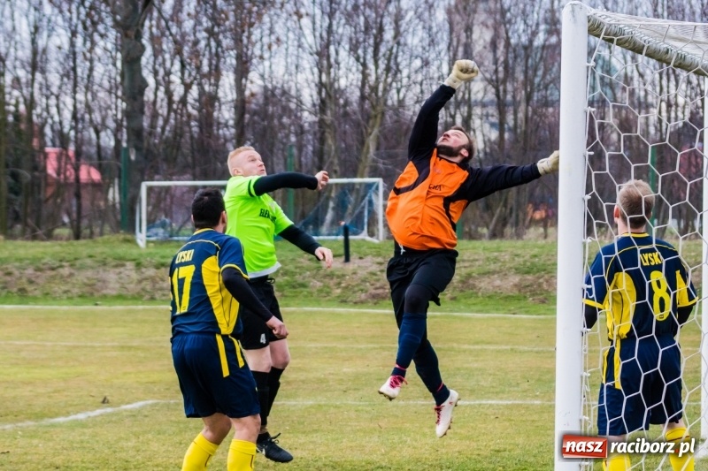 Zdjęcie w galerii na portalu naszraciborz.pl: Osiem do zera, Krzanowice żegnają outsidera wiadomości z regionu