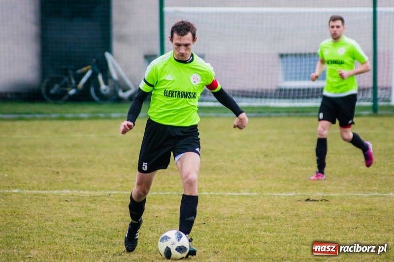 Zdjęcie w galerii na portalu naszraciborz.pl: Osiem do zera, Krzanowice żegnają outsidera wiadomości z regionu