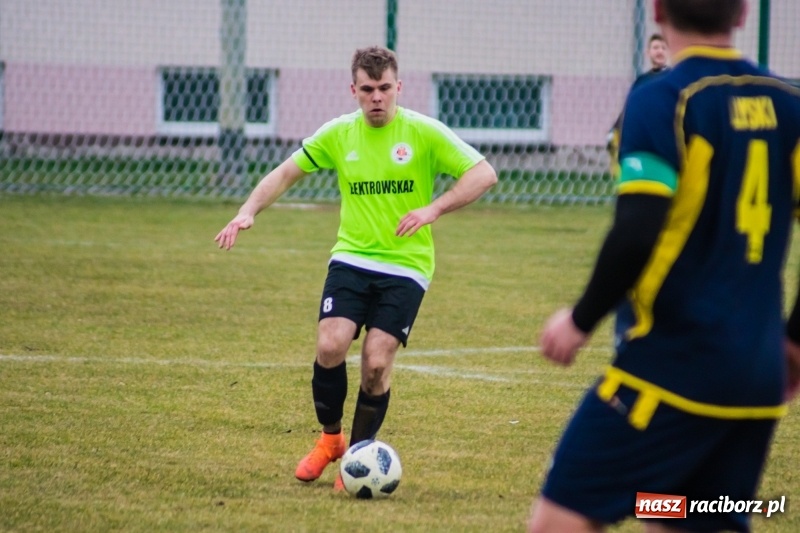 Zdjęcie w galerii na portalu naszraciborz.pl: Osiem do zera, Krzanowice żegnają outsidera wiadomości z regionu