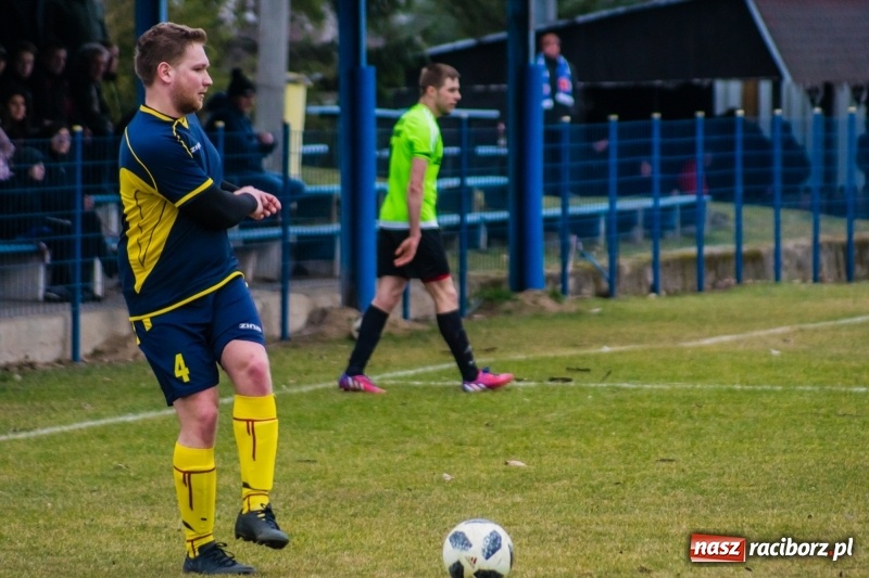 Zdjęcie w galerii na portalu naszraciborz.pl: Osiem do zera, Krzanowice żegnają outsidera wiadomości z regionu