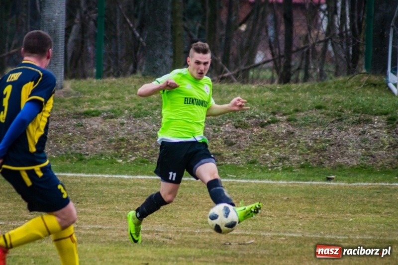 Zdjęcie w galerii na portalu naszraciborz.pl: Osiem do zera, Krzanowice żegnają outsidera wiadomości z regionu