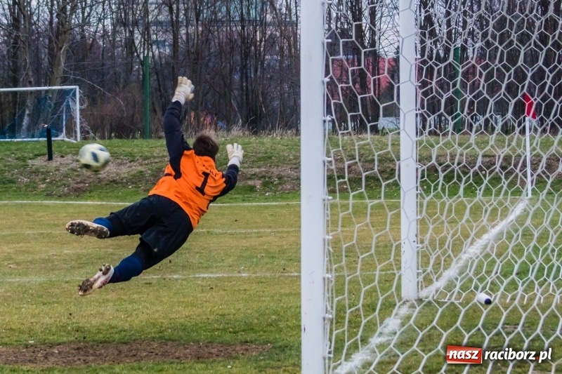 Zdjęcie w galerii na portalu naszraciborz.pl: Osiem do zera, Krzanowice żegnają outsidera wiadomości z regionu