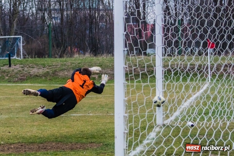 Zdjęcie w galerii na portalu naszraciborz.pl: Osiem do zera, Krzanowice żegnają outsidera wiadomości z regionu