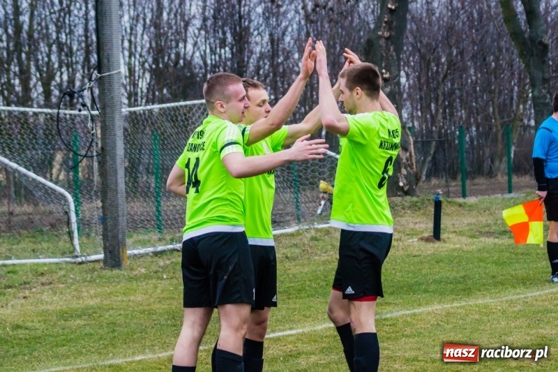 Zdjęcie w galerii na portalu naszraciborz.pl: Osiem do zera, Krzanowice żegnają outsidera wiadomości z regionu