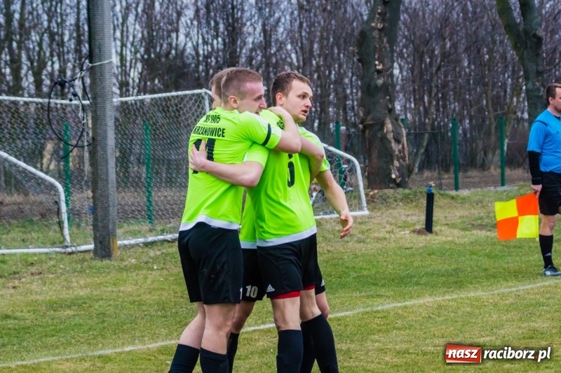 Zdjęcie w galerii na portalu naszraciborz.pl: Osiem do zera, Krzanowice żegnają outsidera wiadomości z regionu