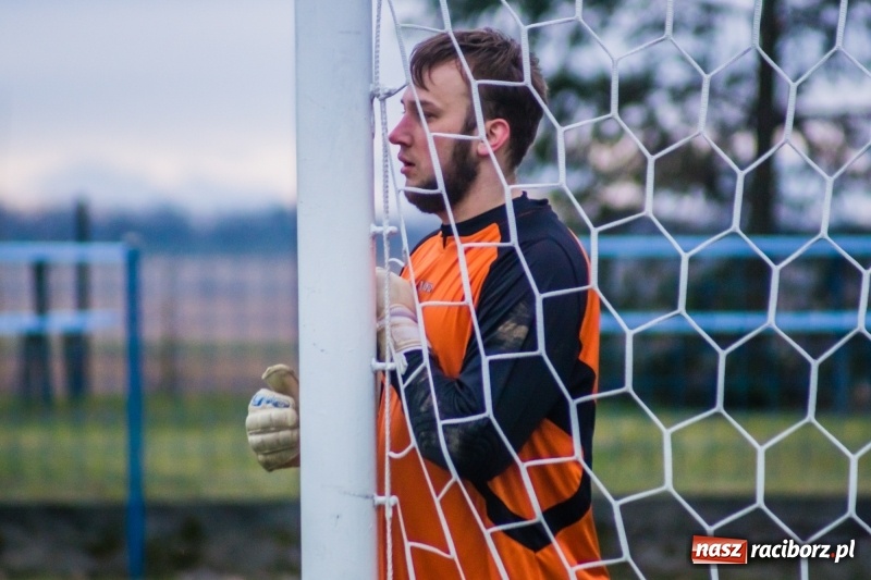 Zdjęcie w galerii na portalu naszraciborz.pl: Osiem do zera, Krzanowice żegnają outsidera wiadomości z regionu