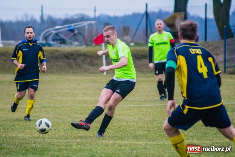 Zdjęcie w galerii na portalu naszraciborz.pl: Osiem do zera, Krzanowice żegnają outsidera wiadomości z regionu