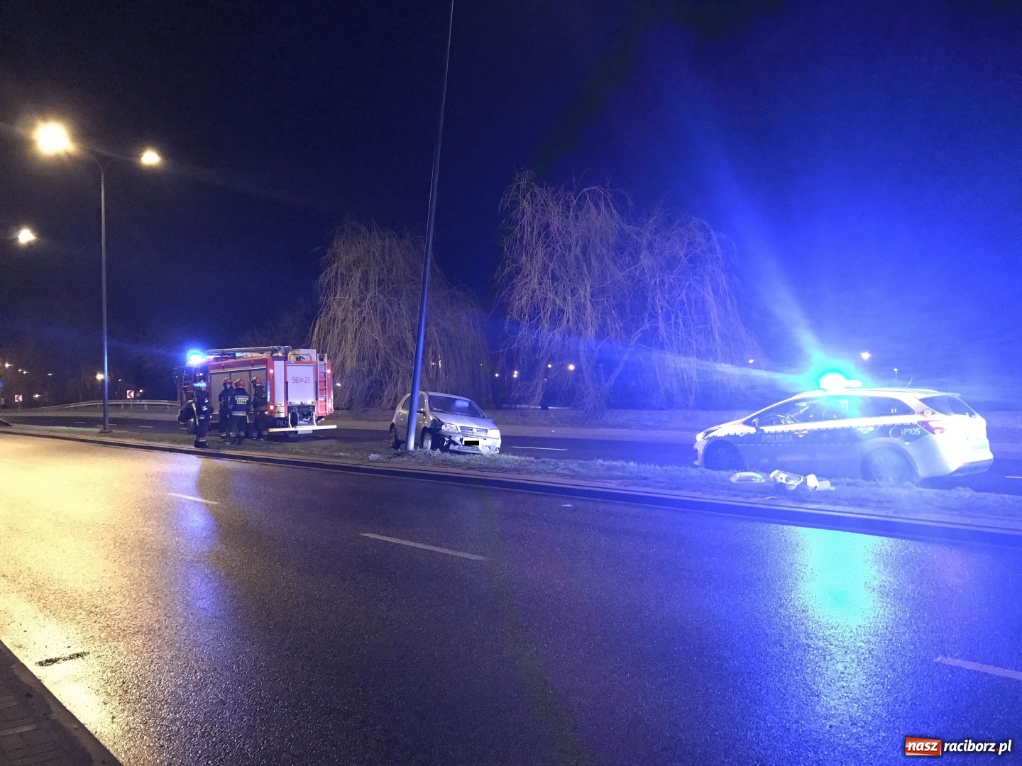 Zdjęcie w galerii na portalu naszraciborz.pl: Kierowca fiata przeszarżował na Odrostradzie [FOTO] wiadomości z regionu