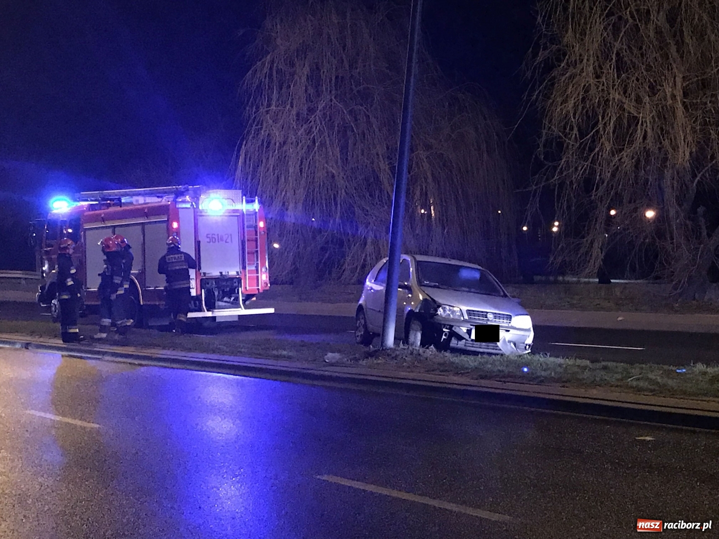 Zdjęcie w galerii na portalu naszraciborz.pl: Kierowca fiata przeszarżował na Odrostradzie [FOTO] wiadomości z regionu