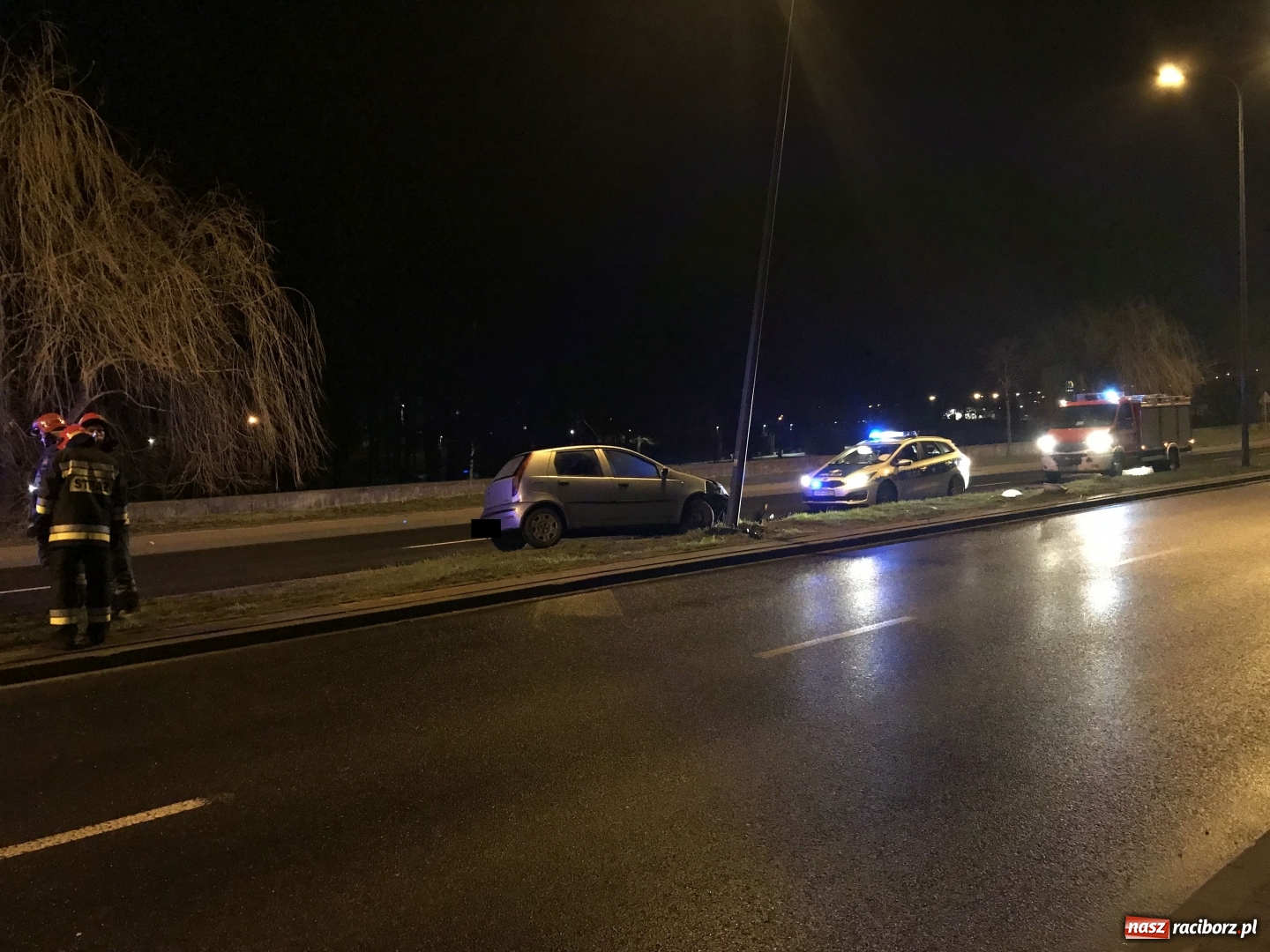 Zdjęcie w galerii na portalu naszraciborz.pl: Kierowca fiata przeszarżował na Odrostradzie [FOTO] wiadomości z regionu