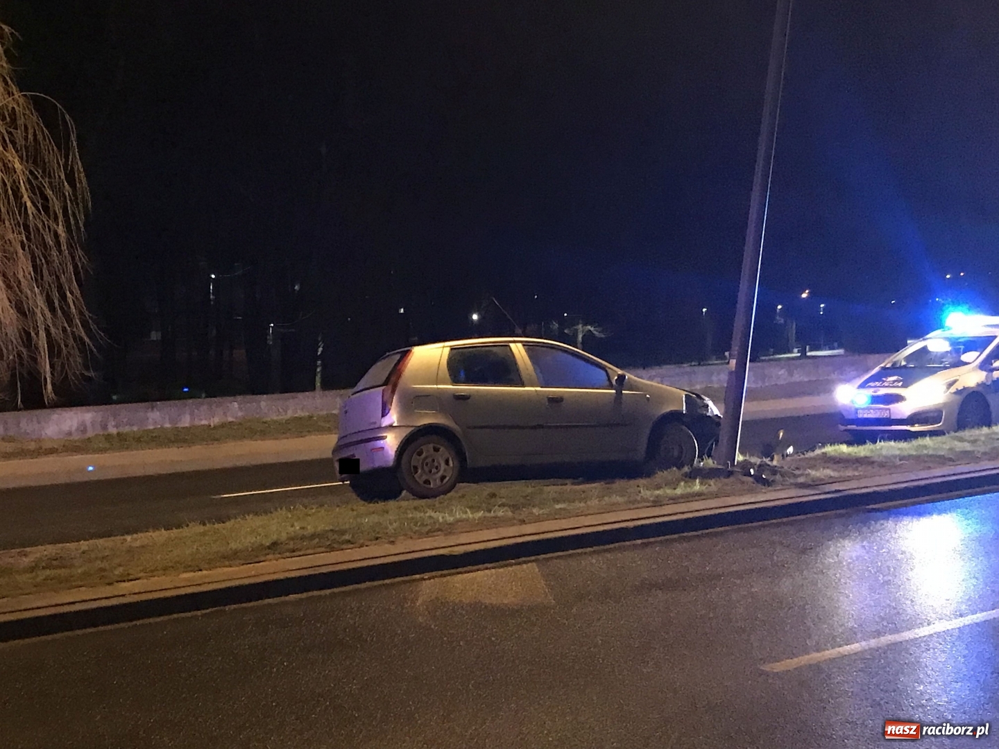 Zdjęcie w galerii na portalu naszraciborz.pl: Kierowca fiata przeszarżował na Odrostradzie [FOTO] wiadomości z regionu