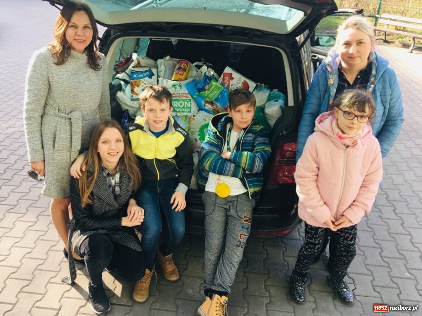 Zdjęcie w galerii na portalu naszraciborz.pl: Z Trzynastki dzieciaki kochają zwierzaki wiadomości z regionu