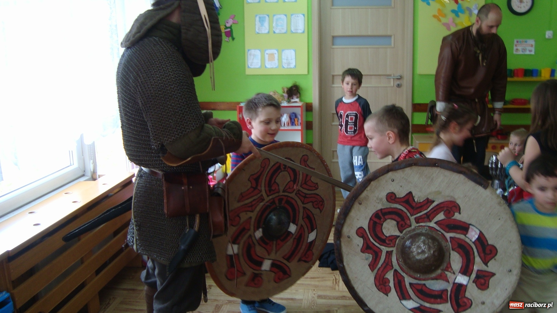 Zdjęcie w galerii na portalu naszraciborz.pl: Powrót do przeszłości w Przedszkolu numer 20 wiadomości z regionu
