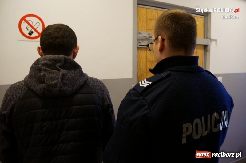 Zdjęcie w galerii na portalu naszraciborz.pl: Z auta powiało marihuaną. Dwie osoby zatrzymane  wiadomości z regionu