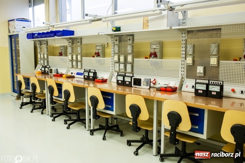 Zdjęcie w galerii na portalu naszraciborz.pl: W raciborskim Mechaniku otwarto nowe pracownie zawodowe wiadomości z regionu