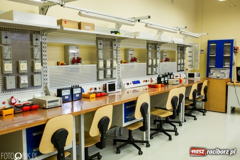 Zdjęcie w galerii na portalu naszraciborz.pl: W raciborskim Mechaniku otwarto nowe pracownie zawodowe wiadomości z regionu