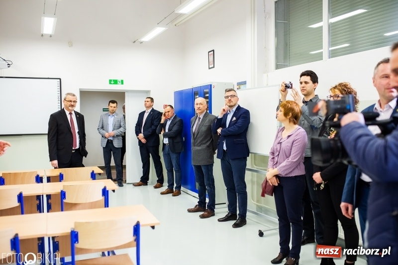 Zdjęcie w galerii na portalu naszraciborz.pl: W raciborskim Mechaniku otwarto nowe pracownie zawodowe wiadomości z regionu