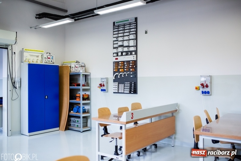 Zdjęcie w galerii na portalu naszraciborz.pl: W raciborskim Mechaniku otwarto nowe pracownie zawodowe wiadomości z regionu