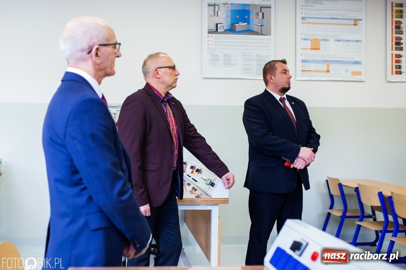 Zdjęcie w galerii na portalu naszraciborz.pl: W raciborskim Mechaniku otwarto nowe pracownie zawodowe wiadomości z regionu