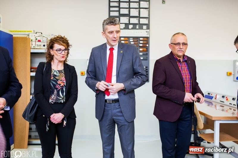 Zdjęcie w galerii na portalu naszraciborz.pl: W raciborskim Mechaniku otwarto nowe pracownie zawodowe wiadomości z regionu