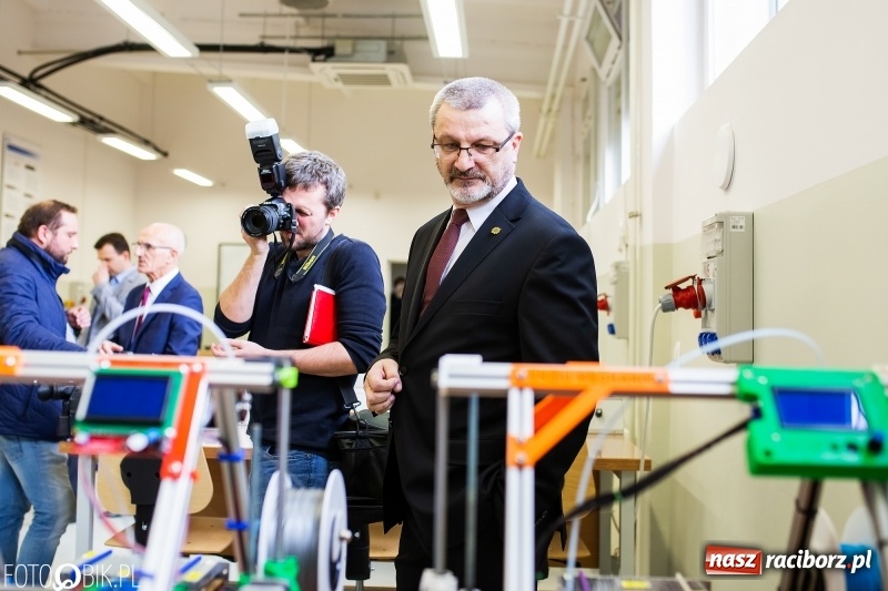 Zdjęcie w galerii na portalu naszraciborz.pl: W raciborskim Mechaniku otwarto nowe pracownie zawodowe wiadomości z regionu