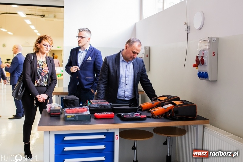 Zdjęcie w galerii na portalu naszraciborz.pl: W raciborskim Mechaniku otwarto nowe pracownie zawodowe wiadomości z regionu