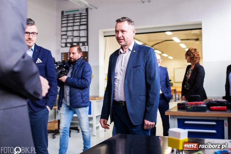 Zdjęcie w galerii na portalu naszraciborz.pl: W raciborskim Mechaniku otwarto nowe pracownie zawodowe wiadomości z regionu