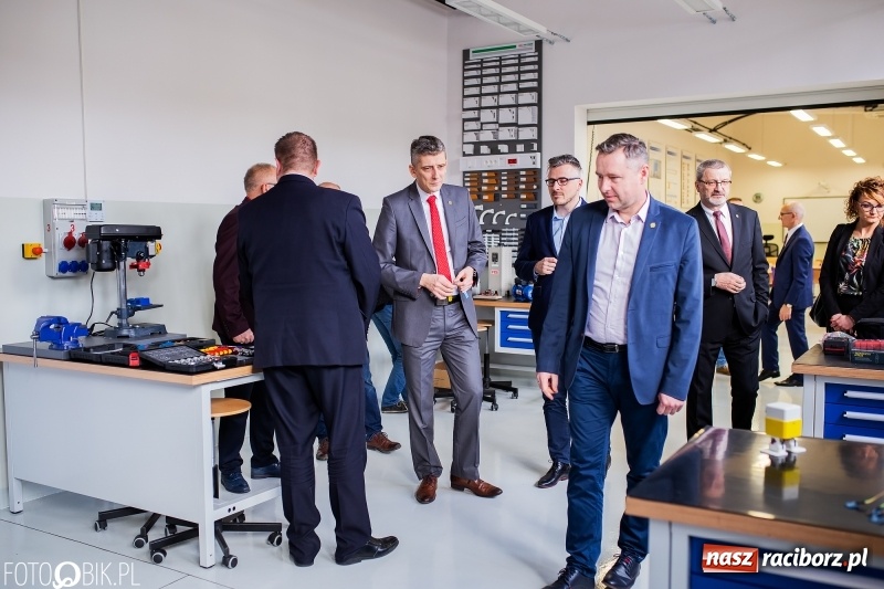 Zdjęcie w galerii na portalu naszraciborz.pl: W raciborskim Mechaniku otwarto nowe pracownie zawodowe wiadomości z regionu