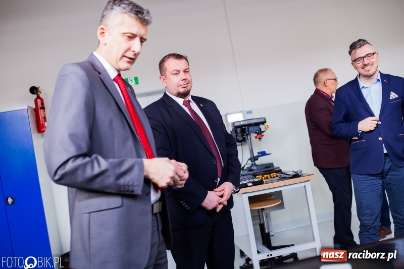 Zdjęcie w galerii na portalu naszraciborz.pl: W raciborskim Mechaniku otwarto nowe pracownie zawodowe wiadomości z regionu