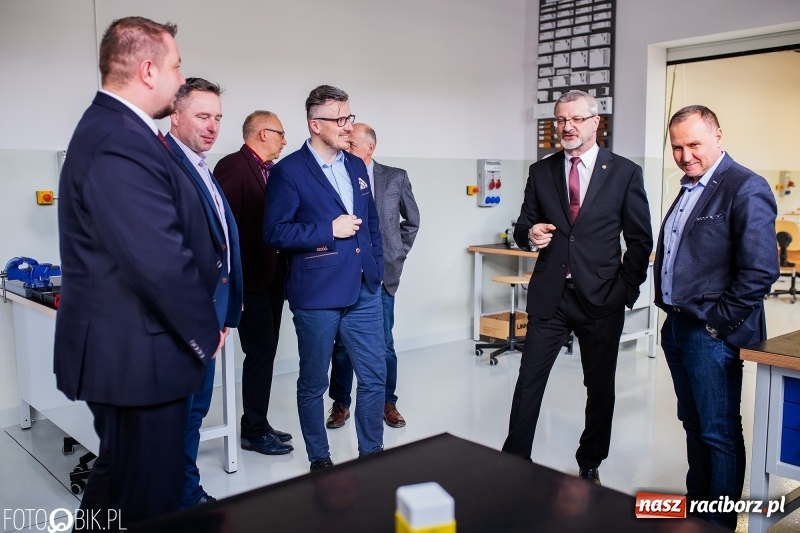 Zdjęcie w galerii na portalu naszraciborz.pl: W raciborskim Mechaniku otwarto nowe pracownie zawodowe wiadomości z regionu