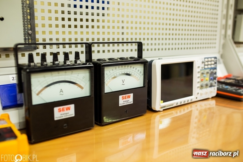 Zdjęcie w galerii na portalu naszraciborz.pl: W raciborskim Mechaniku otwarto nowe pracownie zawodowe wiadomości z regionu